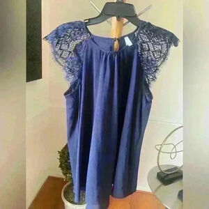 Women blue top lace sleeve size Large
